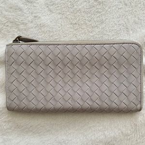 Bottega Veneta long Wallet in a light lavender